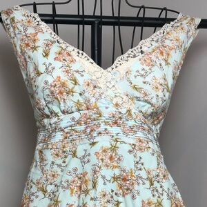 Delicate vintage vibes going here!